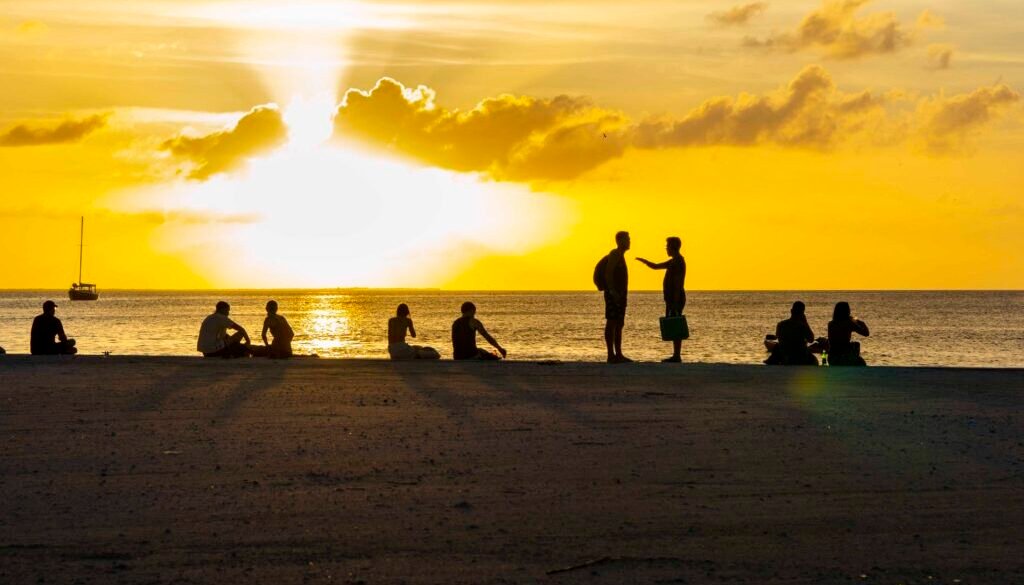 A nightly Caribbean postcard comes to life