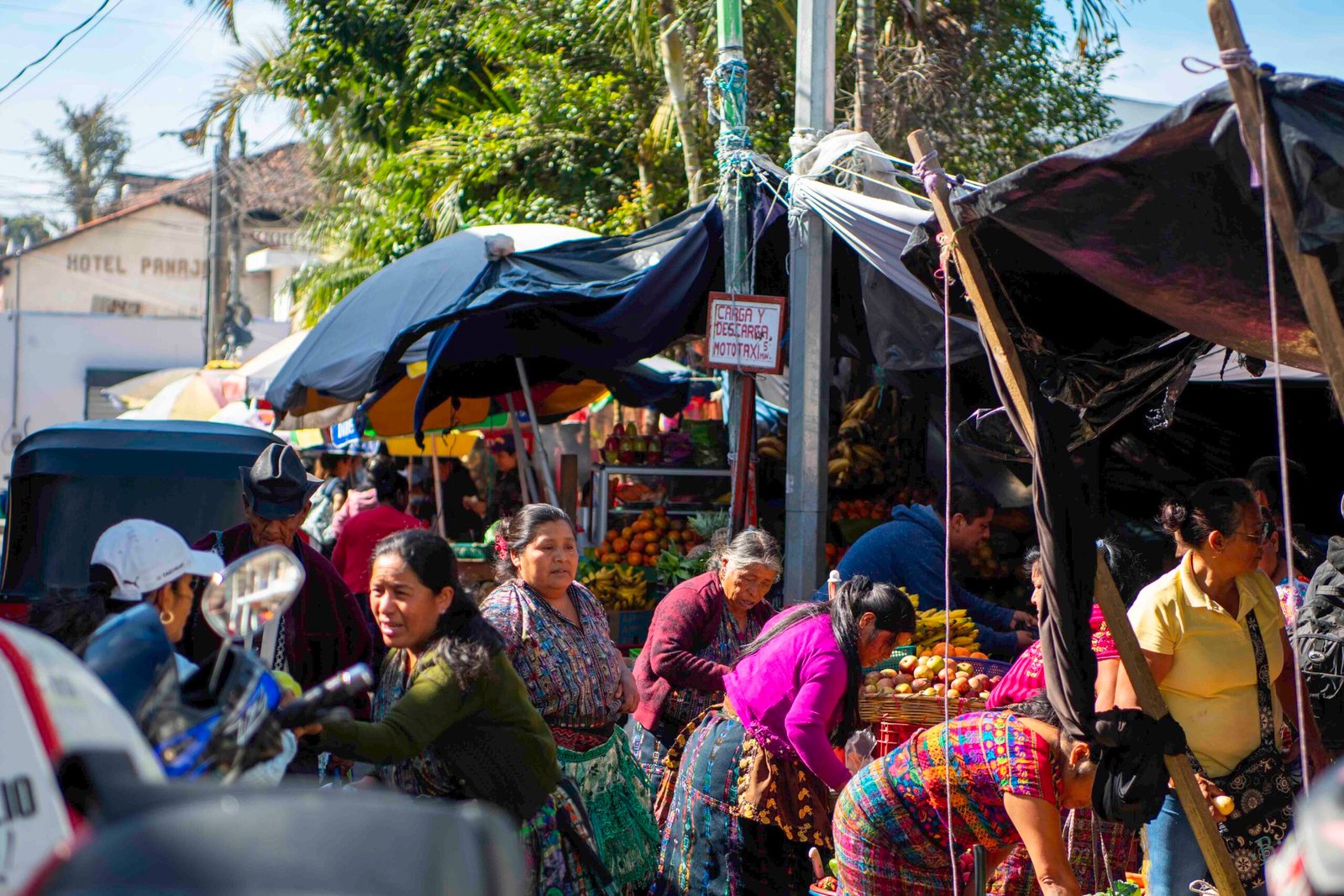 The vibrant chaos Mercado Municipal in Panajachel