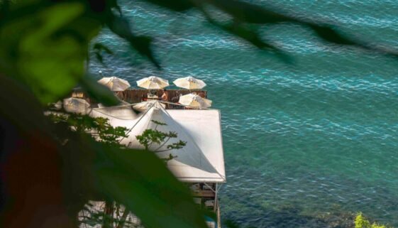 Salvador's Mahi Mahi Restaurant Is A Hidden Waterfront Escape