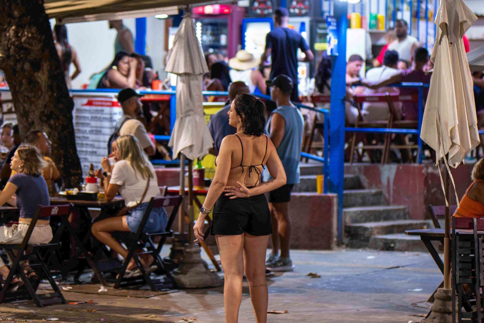 The Warmth of the Bahian Night in the Barra Neighborhood of Salvador never looses its cool; they simply become "less hot." The Warmth of the Bahian Night in the Barra Neighborhood of Salvador never looses its cool; they simply become "less hot."